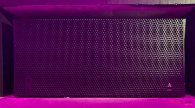 Loa siêu trầm Adamson IS219