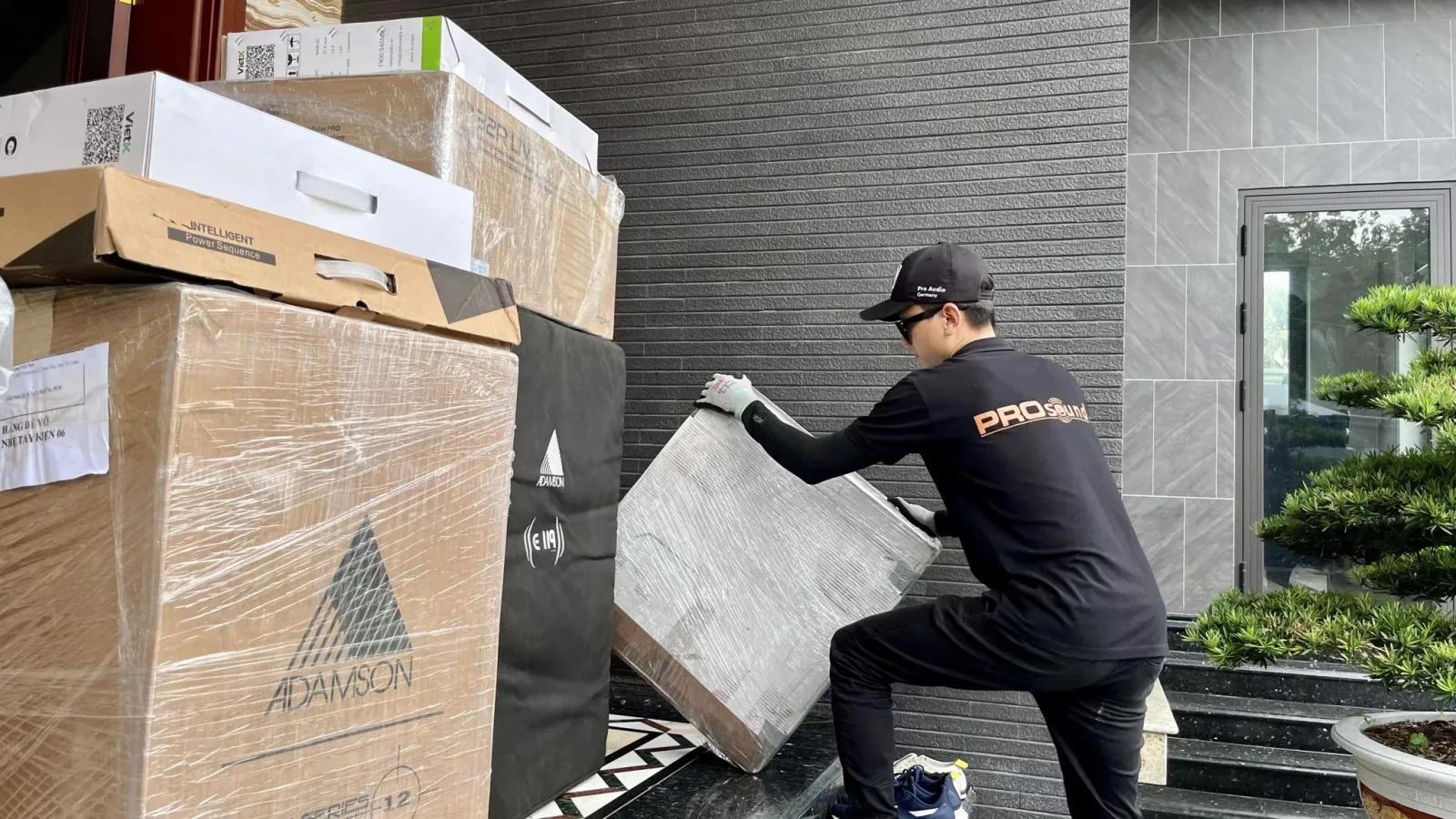 Thiết bị chính hãng của Adamson