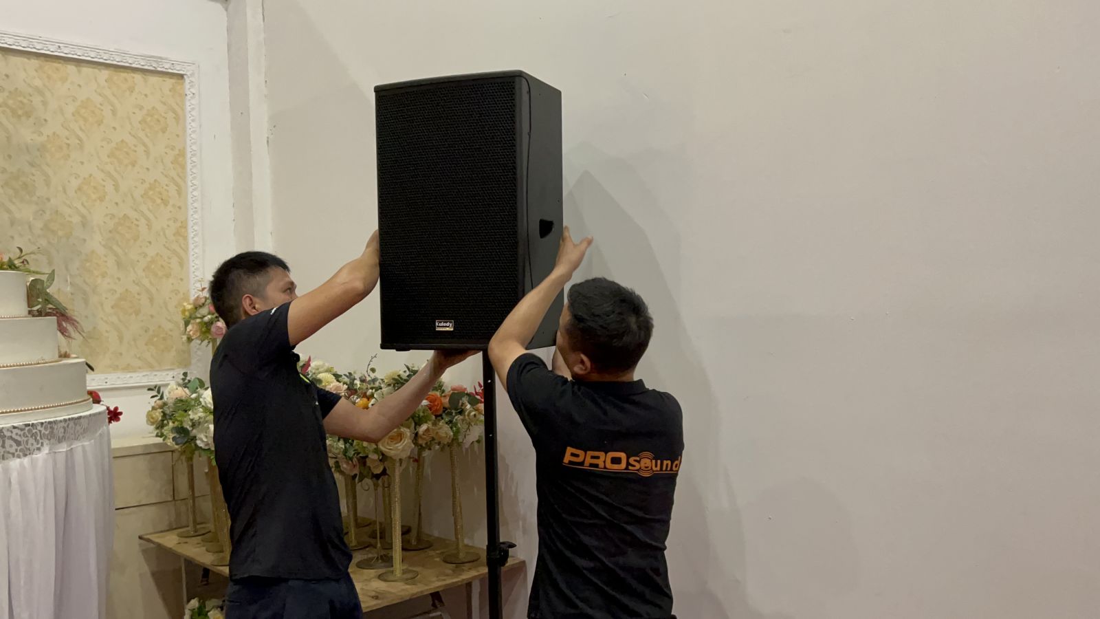 Sử dụng chân loa karaoke chất lượng