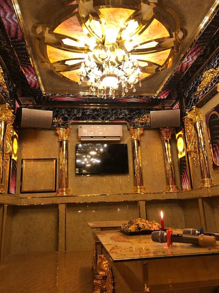 bộ dàn karaoke gia đình cao cấp trong không gian quán hát