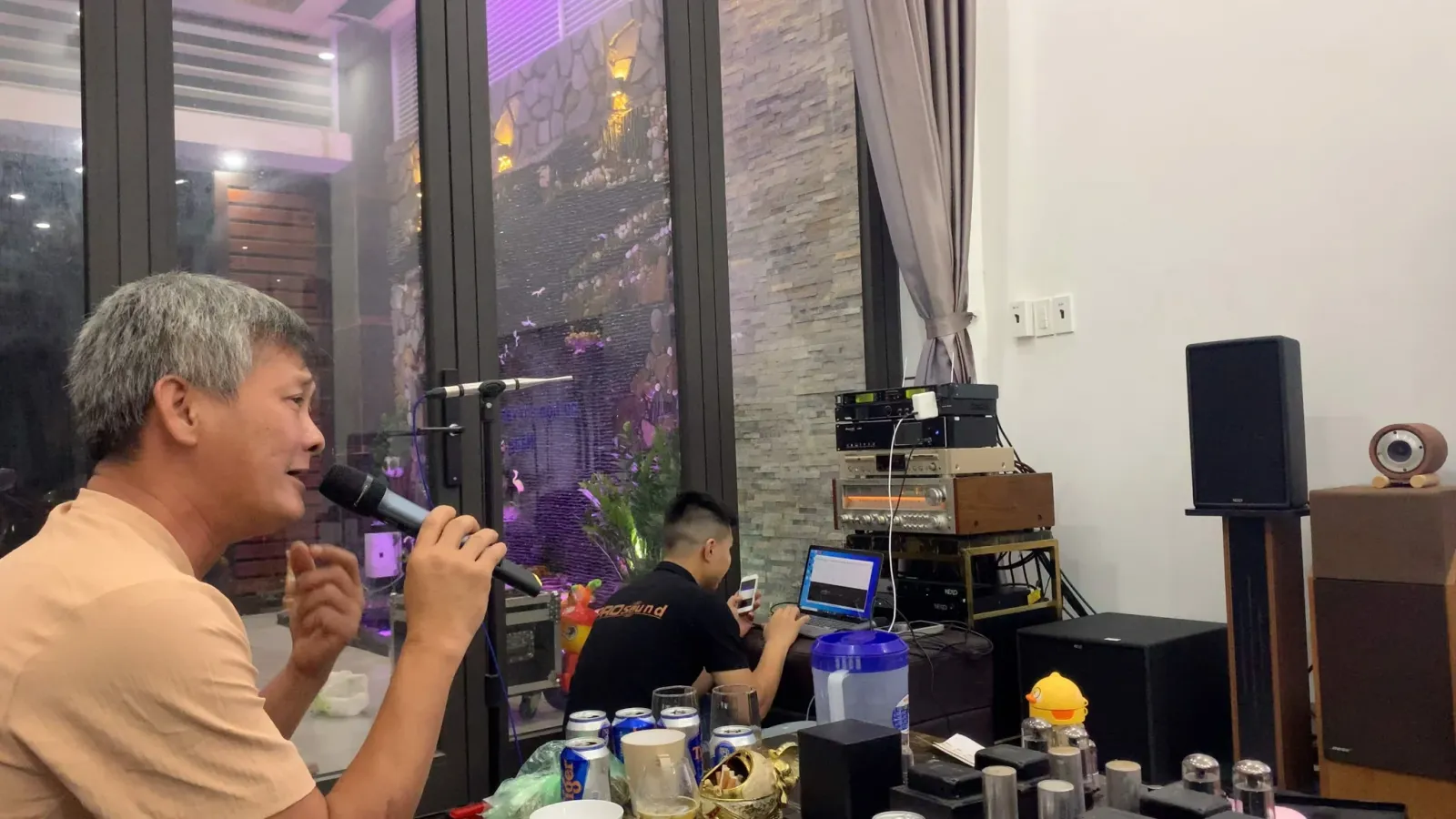 hát hay hơn với dàn karaoke gia đình cao cấp