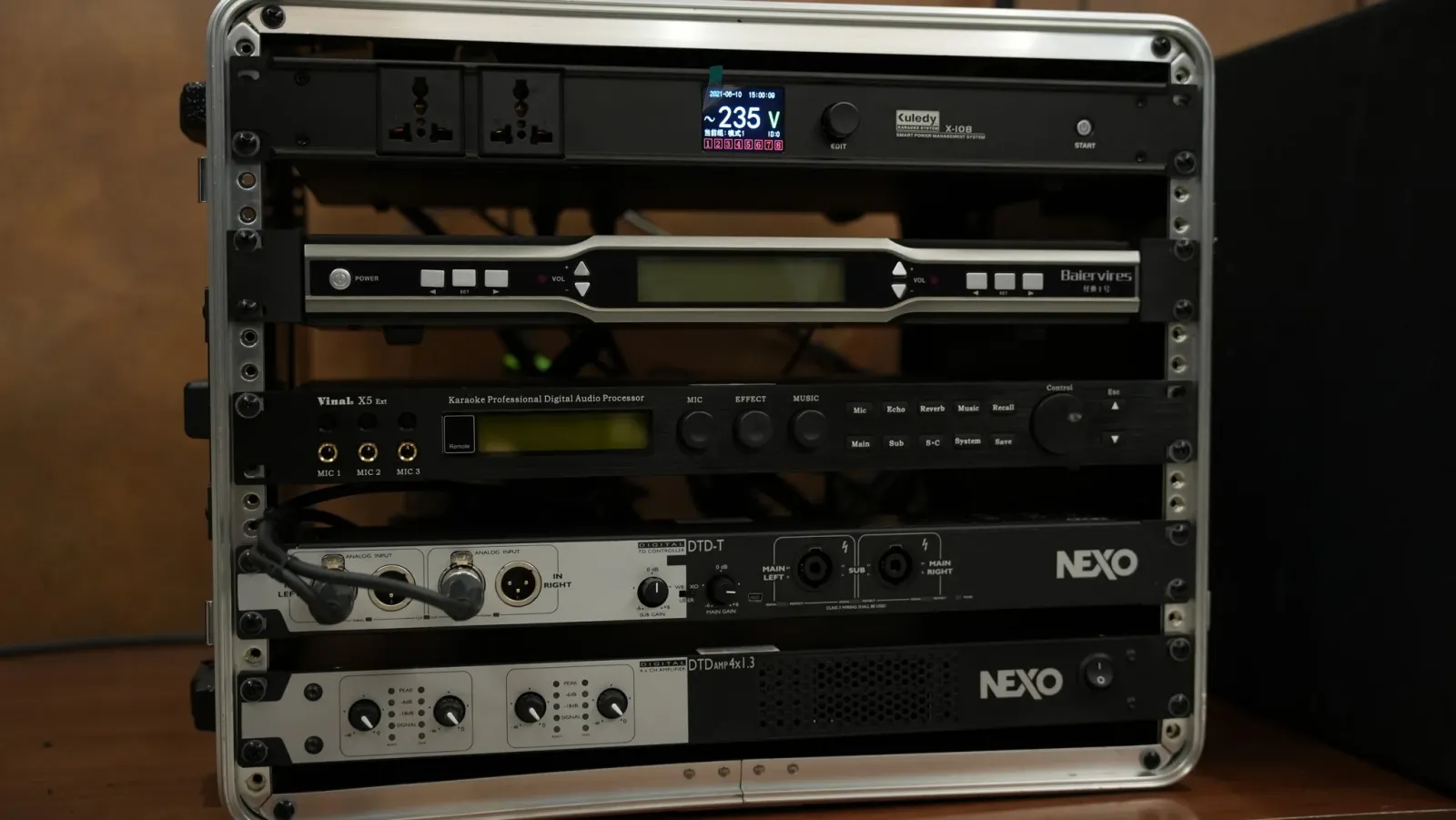 dàn karaoke với các thiết bị chất lượng cao