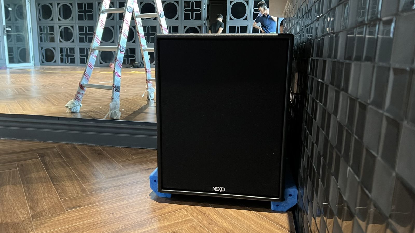 loa subwwfer nexo els400