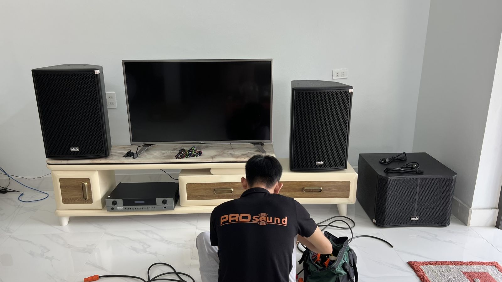 thi công lắp đặt hệ thống âm thnah gia đình