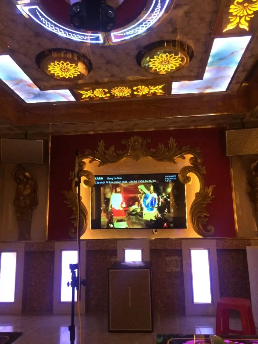 quán hát được lắp đặt thiết bị chuẩn