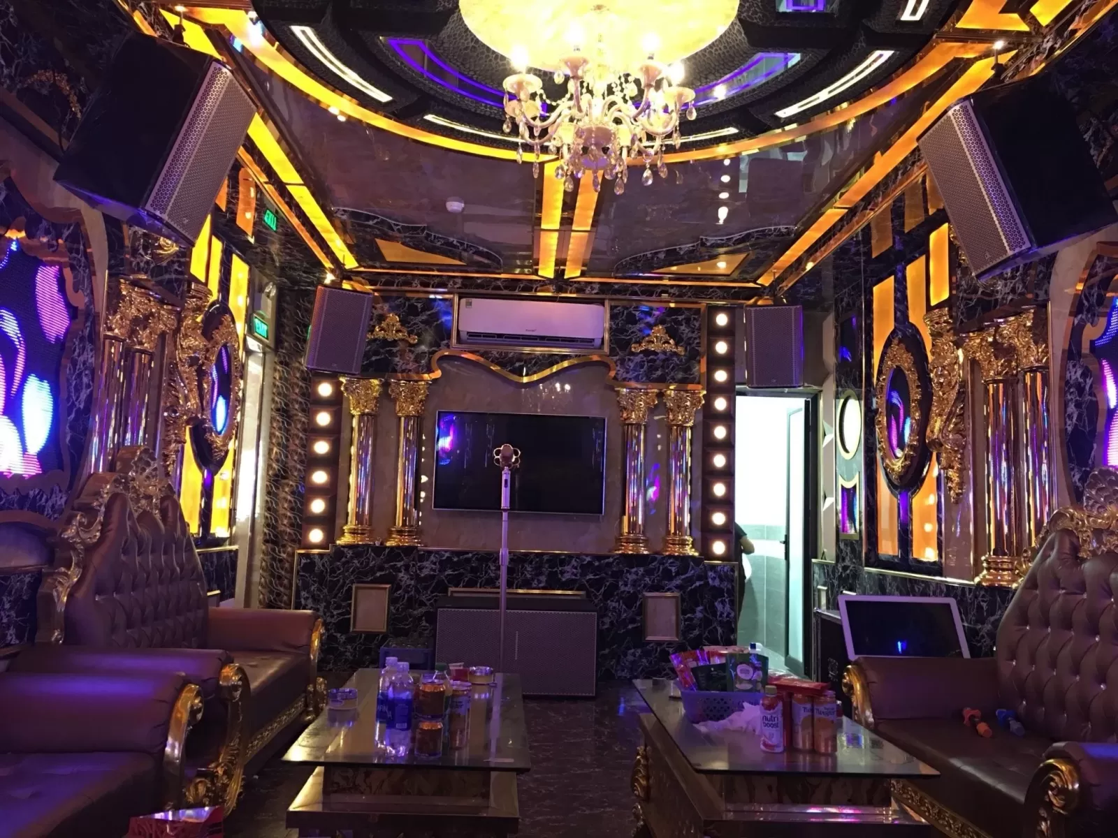 lắp đặt cặp loa karaoke cho không gian karaoke