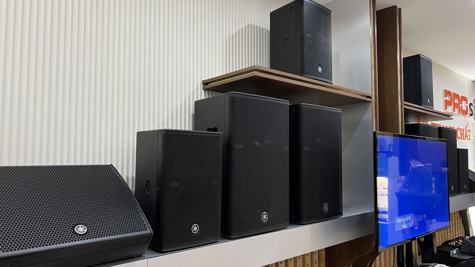 Trưng bày thiết bị yamaha