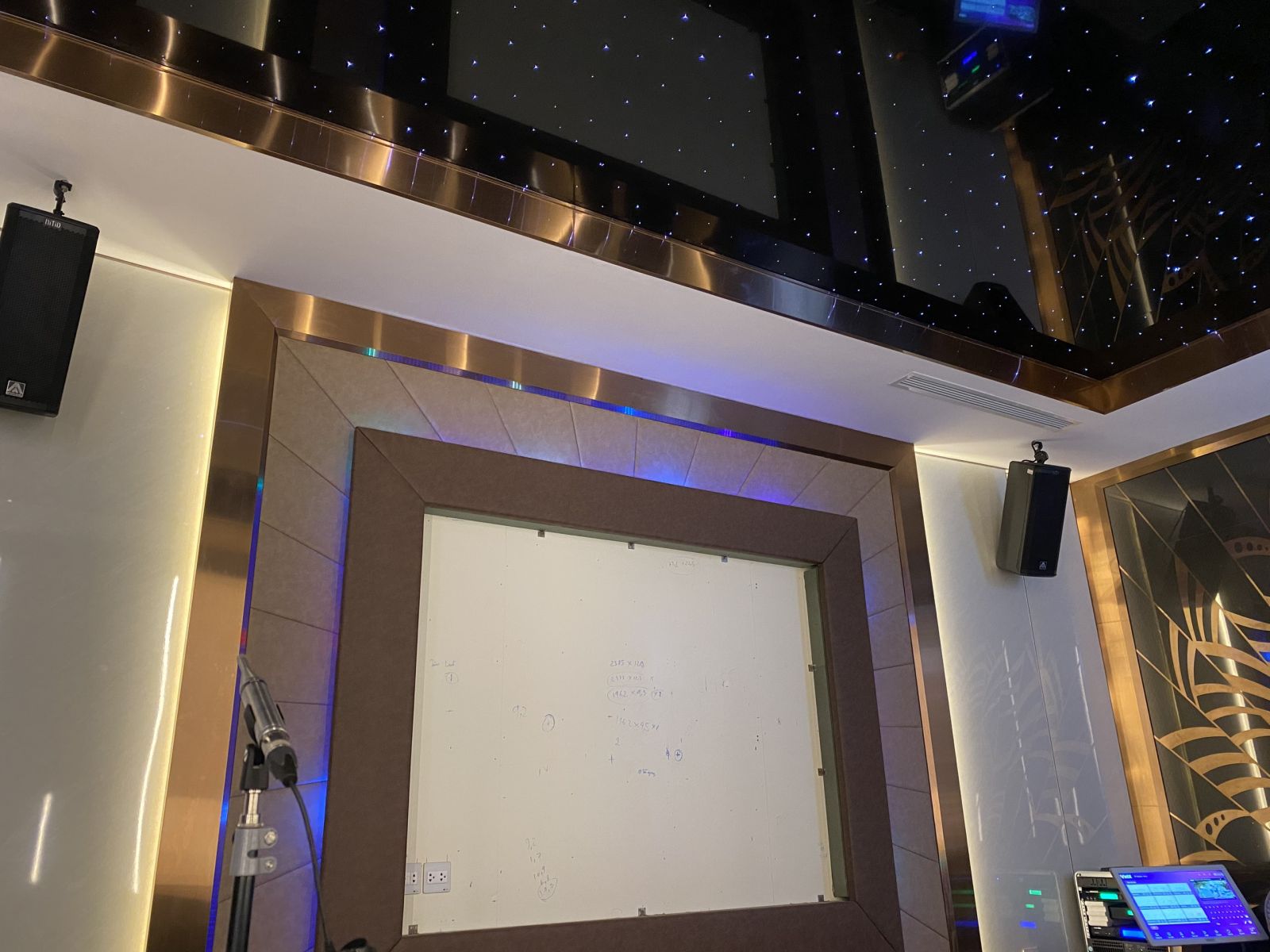 toàn cảnh không gian lắp đặt loa amate s26p