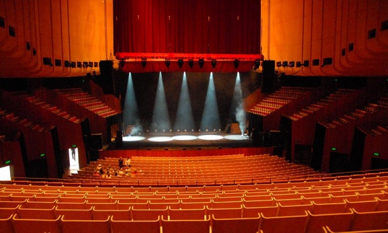 nhà hát tuổi trẻ