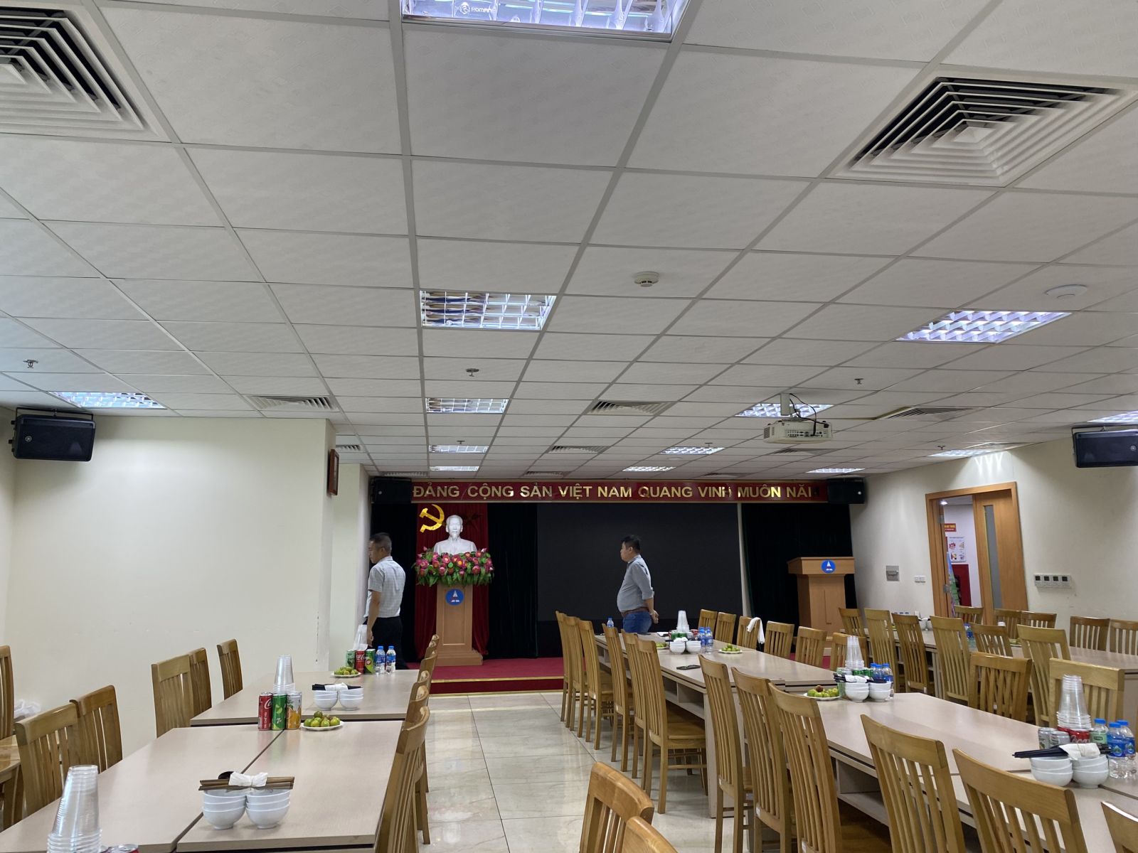 lắp đặt hệ thống âm thanh hội trường