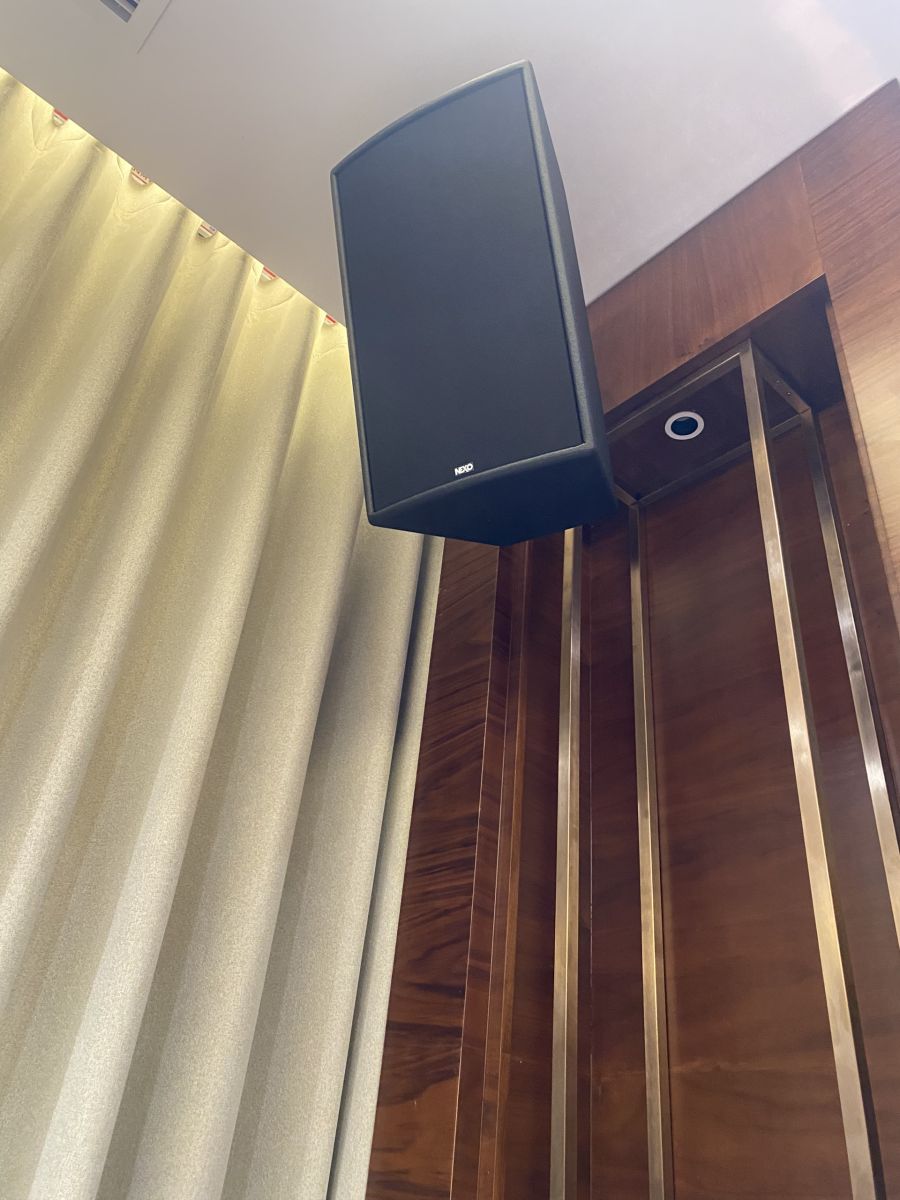 loa karaoke trong hệ thống âm thanh chuẩn