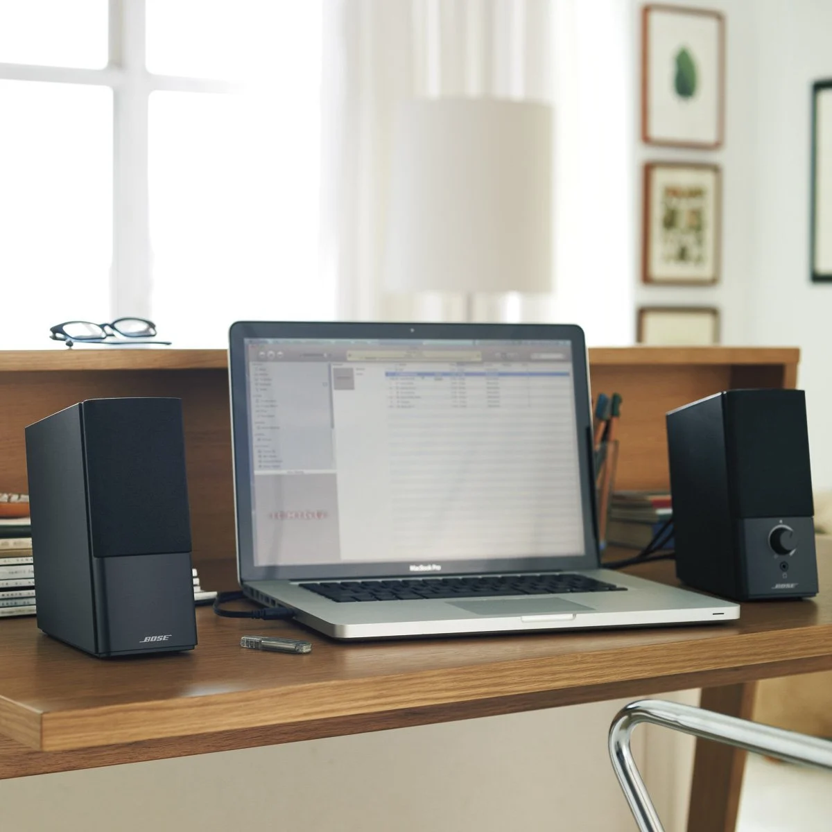 Loa Bose Companion 2 III tạo âm thanh chân thực