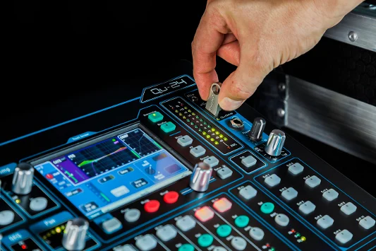 giao diện Mixer Allen & Heath QU16