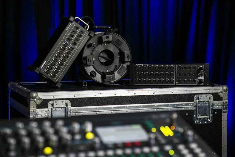 Bàn Mixer Allen & Heath QU16