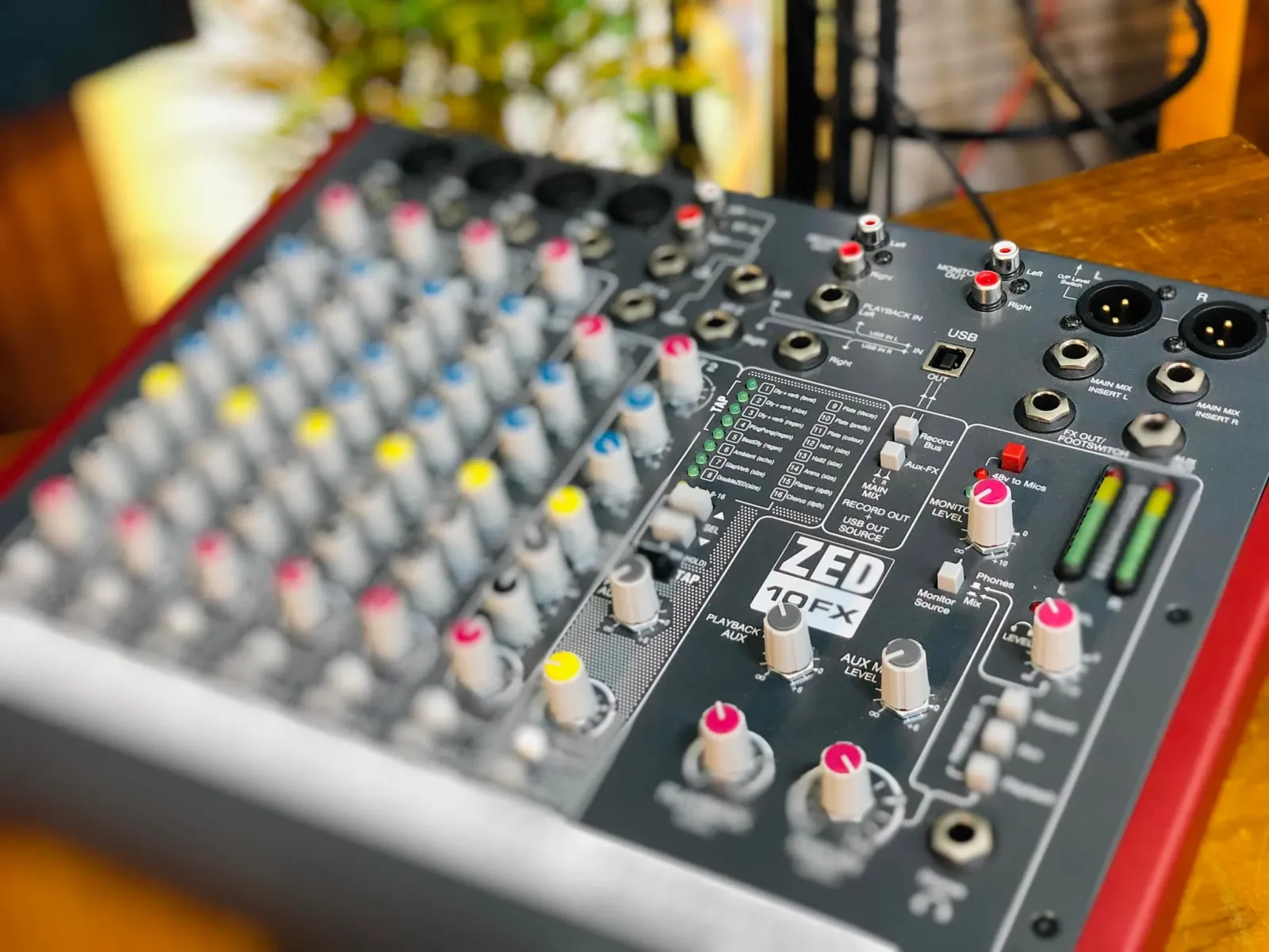 ALLEN & HEATH ZED10FX dễ dàng sử dụng 