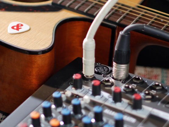 Mixer Allen Heath ZEDi-10 chỉnh âm thanh bằng các chức năng thông minh 