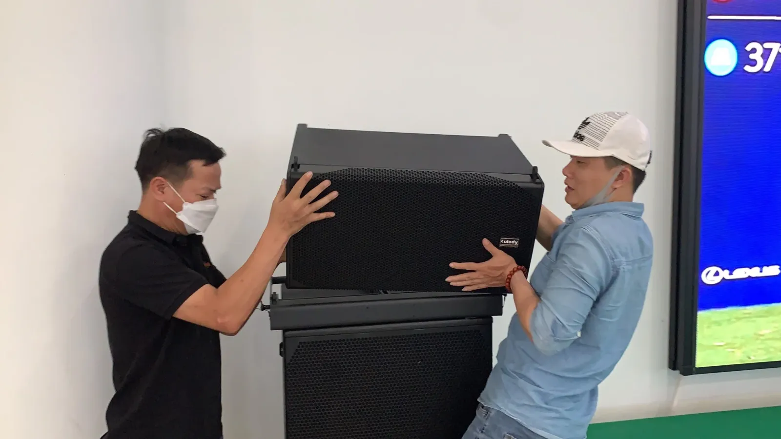 Lắp đặt hệ thống âm thanh cho hội trường