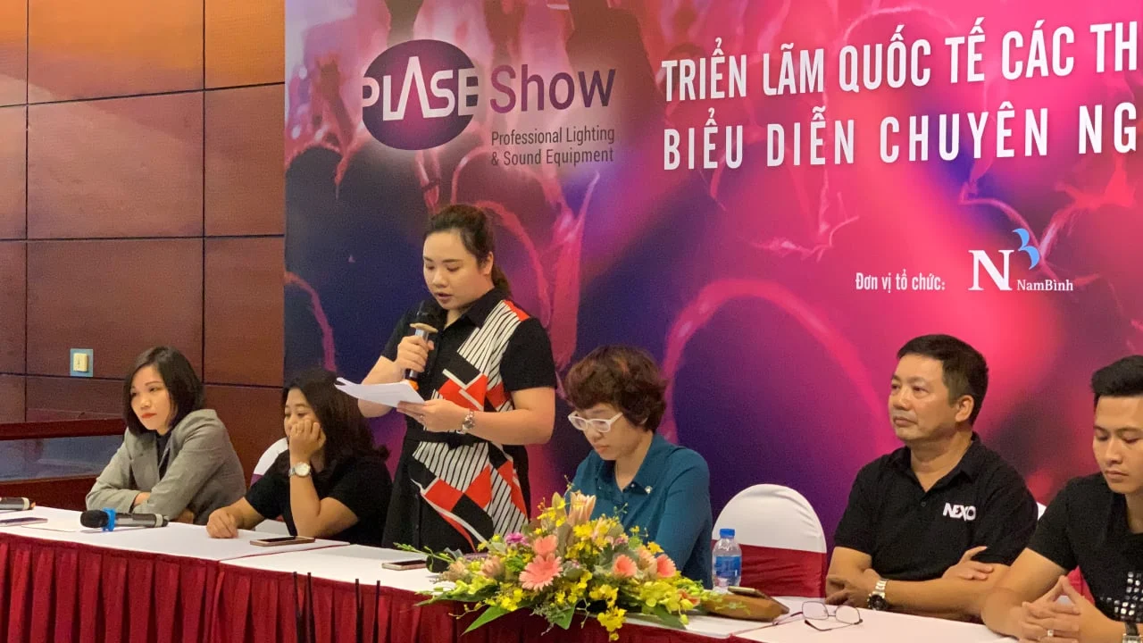 âm thanh quốc tế Plase Show
