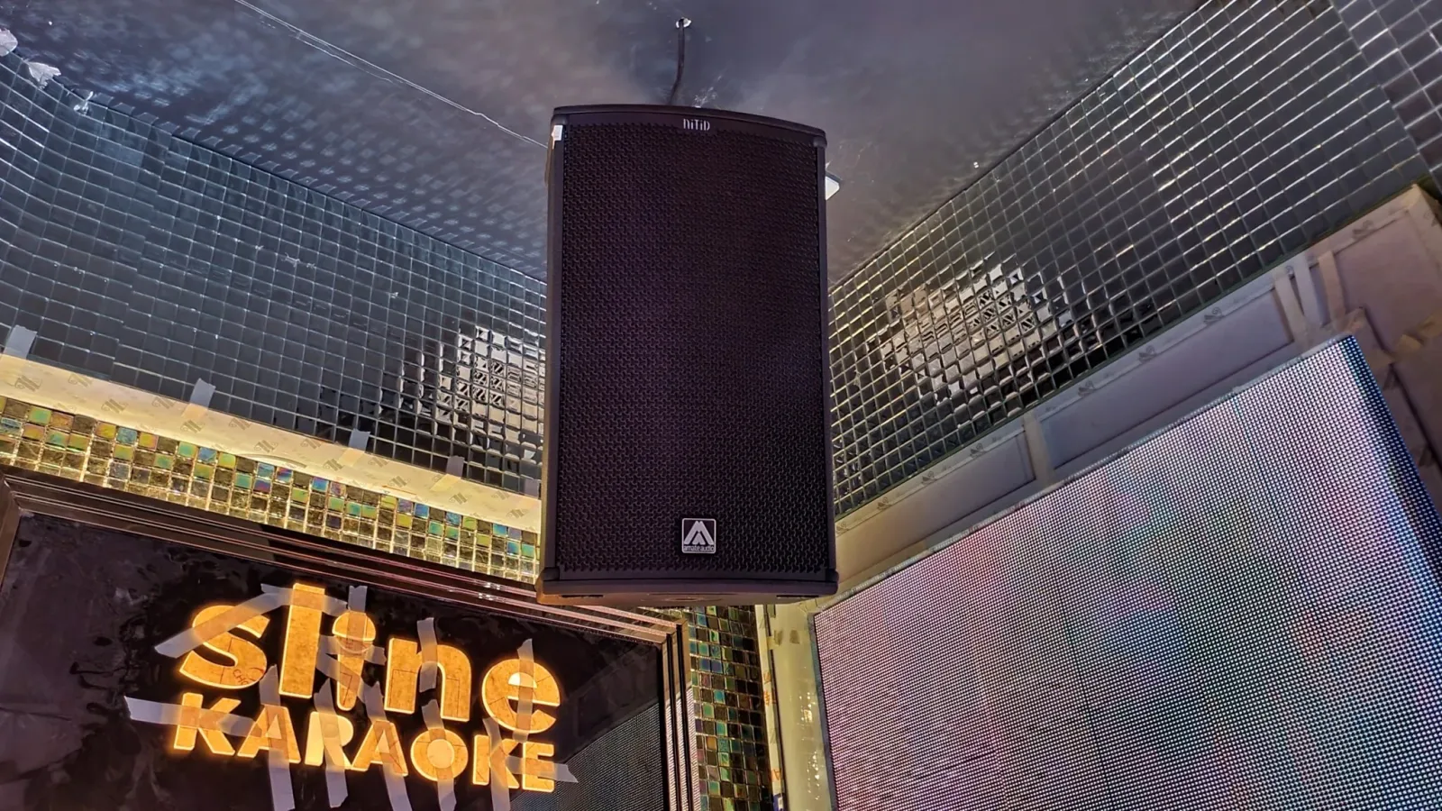 mẫu loa hát karaoke