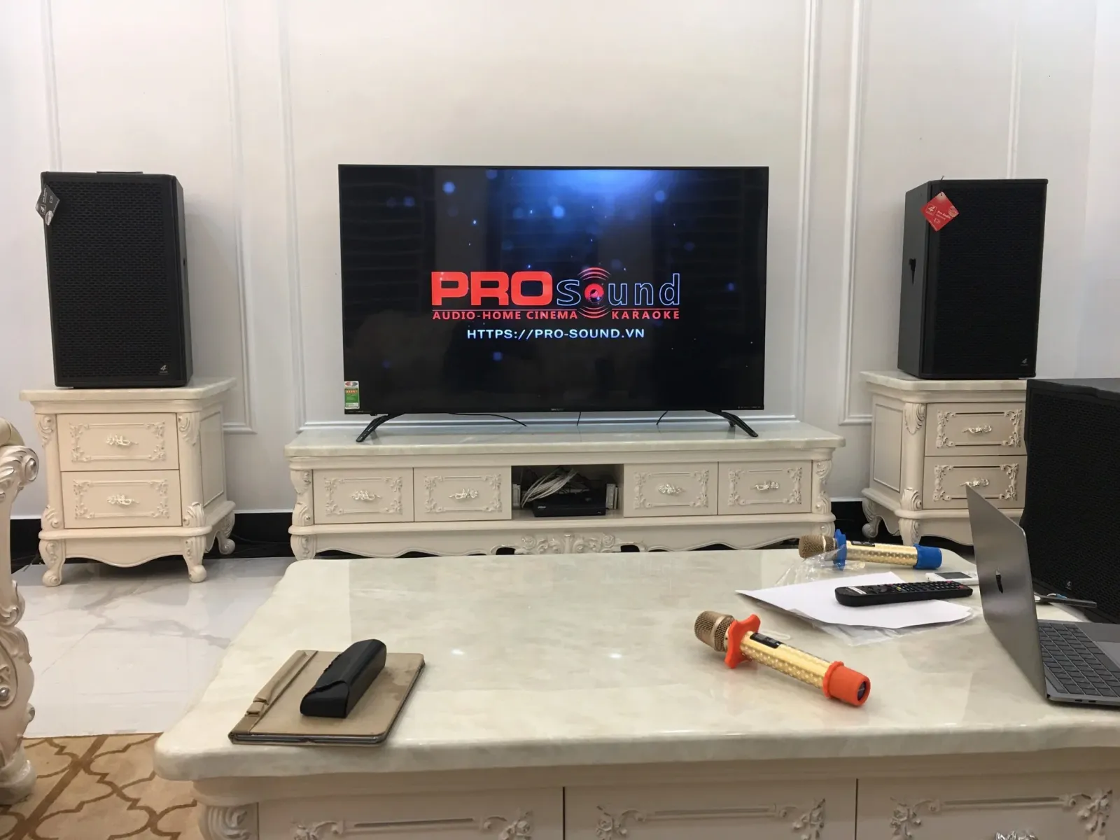 bộ dàn karaoke được lắp đặt cho gia đình