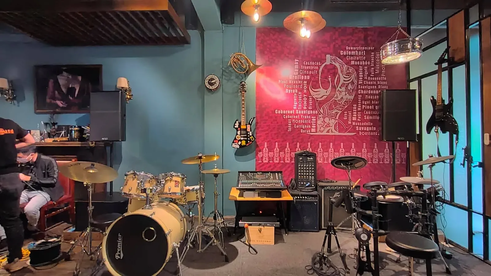 1. W&C Restaurant Lounge