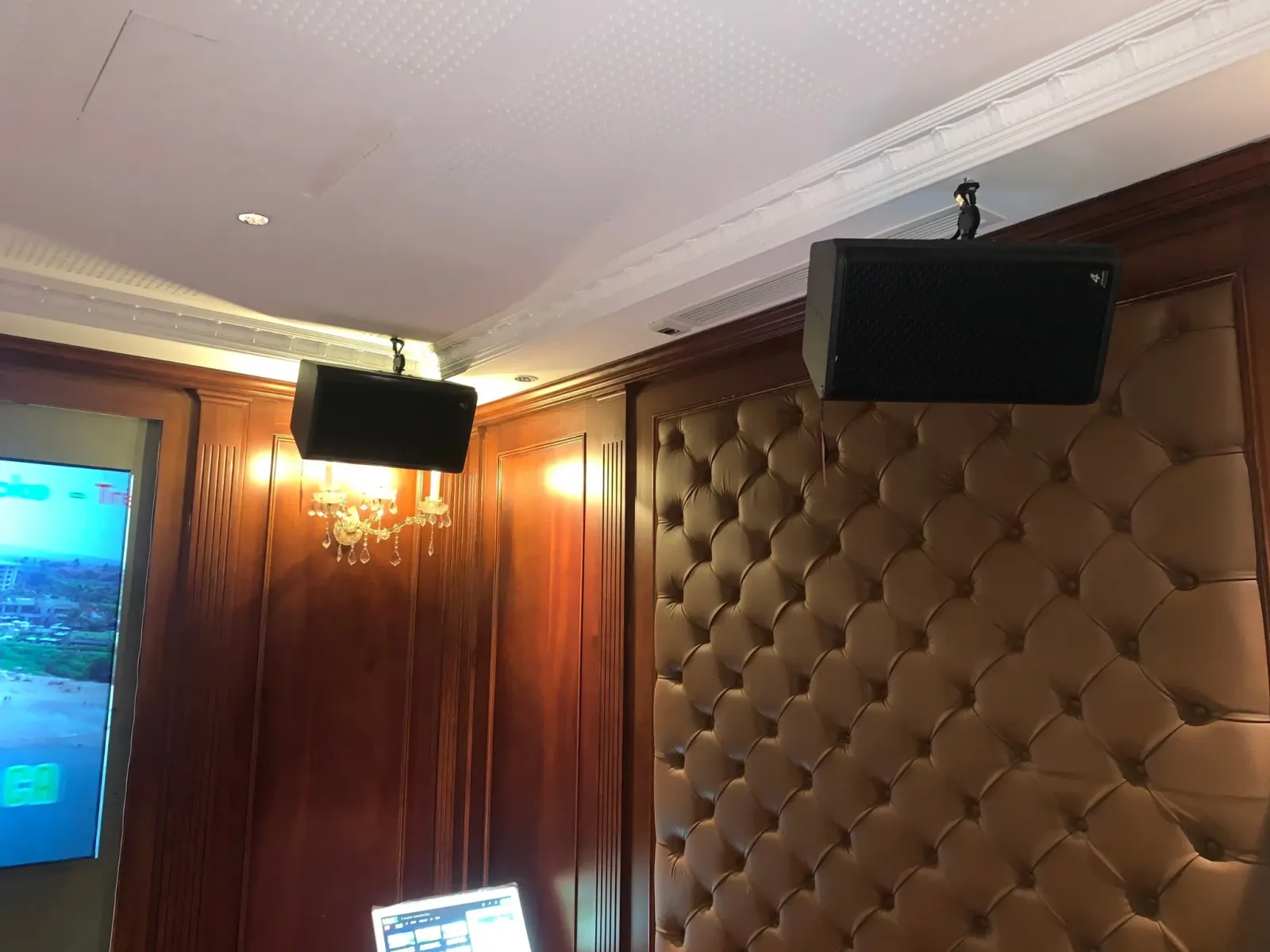 hát Karaoke và nghe nhạc cao cấp