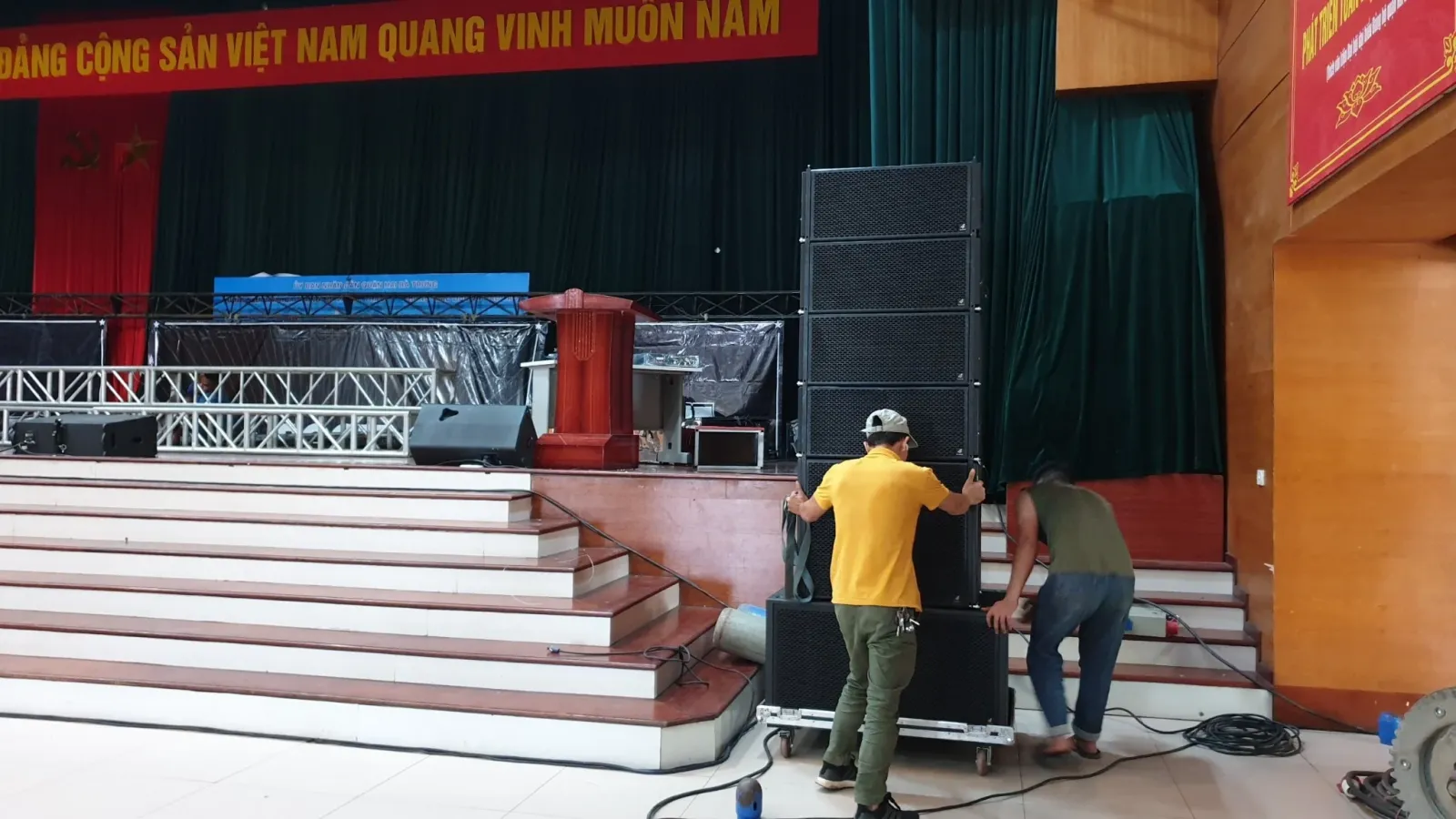 4-Acoustic đồng h&agrave;nh c&ugrave;ng Rock H&agrave; Nội