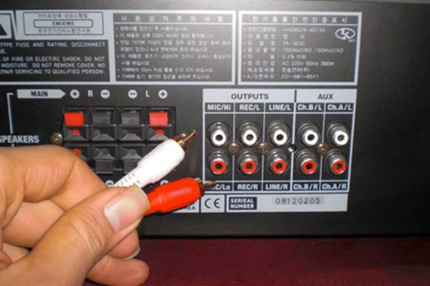 Cách kết nối amply với laptop bằng dây giắc AV-3.5 nhanh nhất