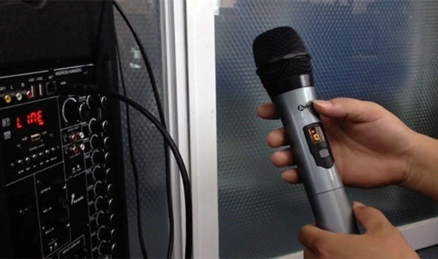 Hướng dẫn kết nối micro có dây với loa bluetooth đầy đủ nhất