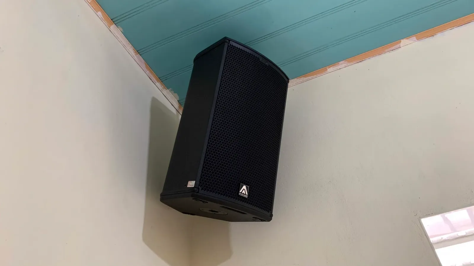 mẫu loa hát karaoke