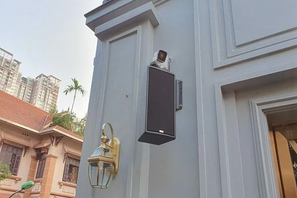 mẫu loa hát karaoke