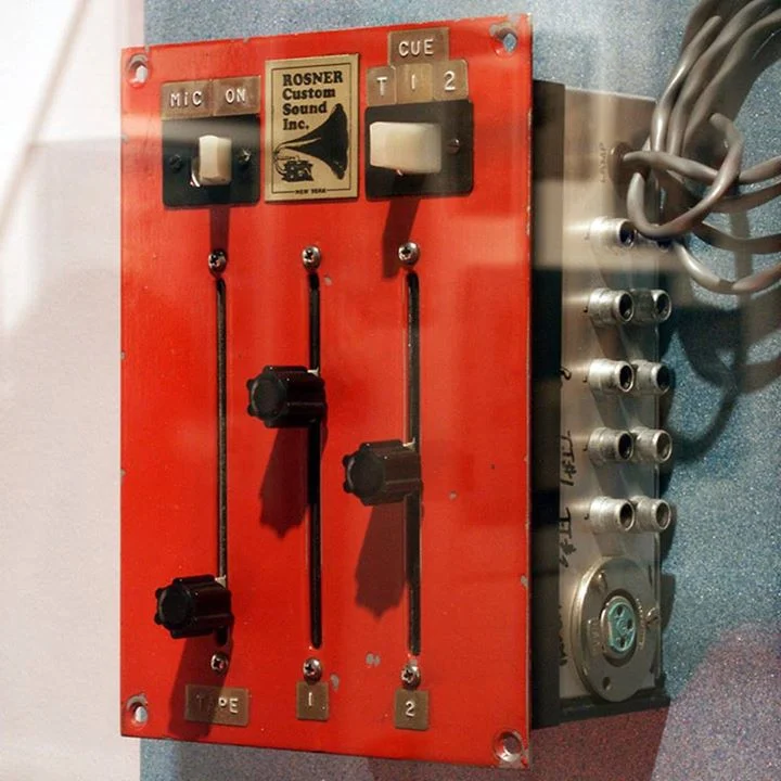 Rosie - Bàn Mixer DJ đầu tiên