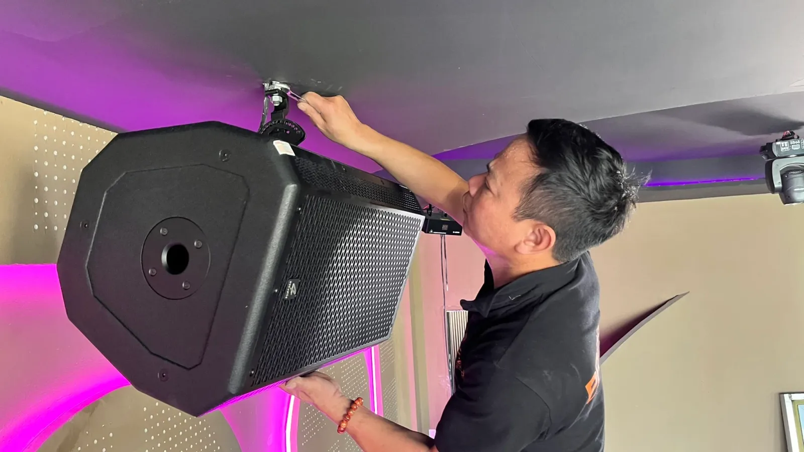 mẫu loa hát karaoke