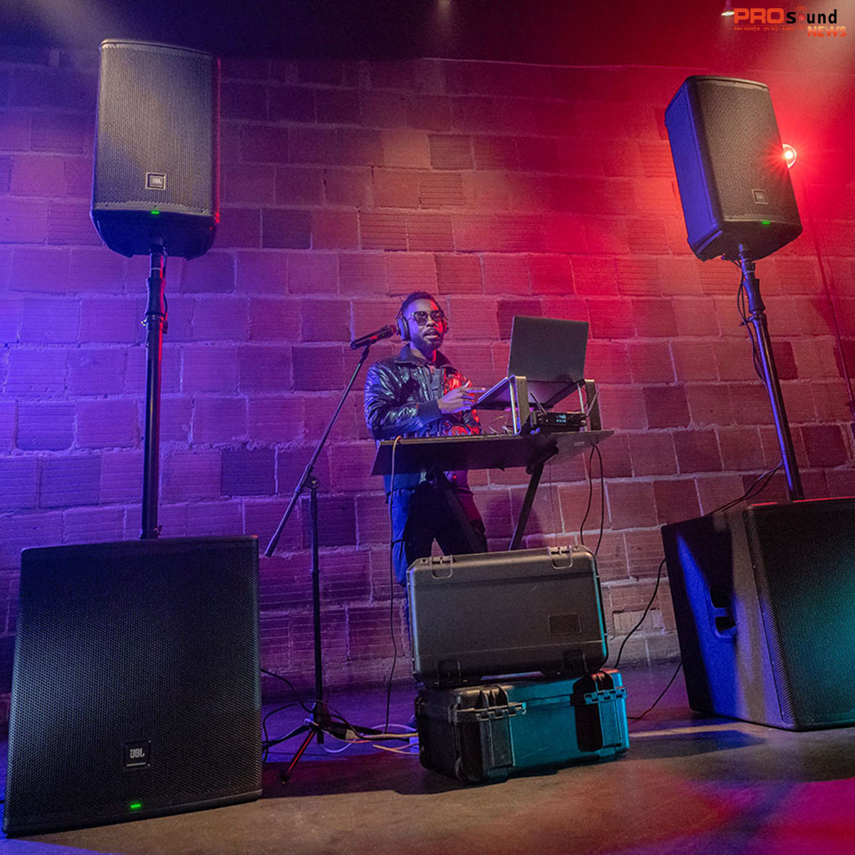 loa PA di động EON700