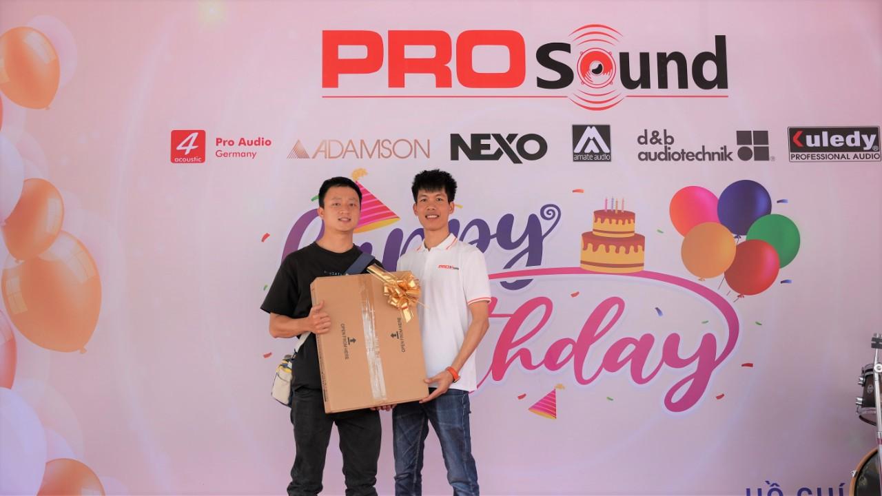 trao quà nahan dịp sinh nhật prosound