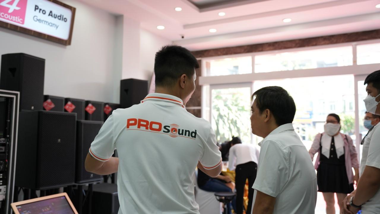 kỹ thuật viên prosound chia sẻ với khách hàng