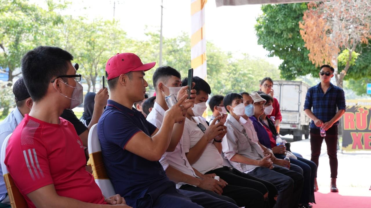khách hàng thưởng thức liveband